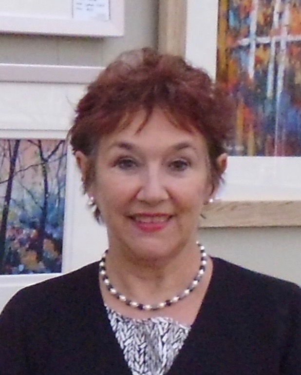 Portrait of artist Lynda Kettle
