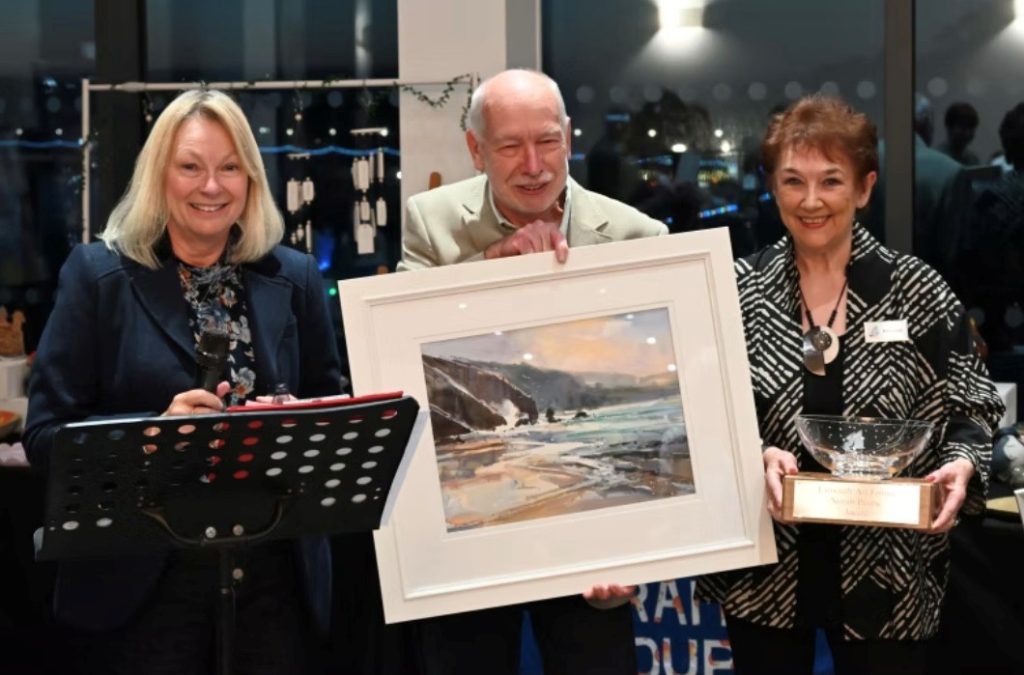 Lynda Kettle President of Exmouth Art Group presenting prizes.